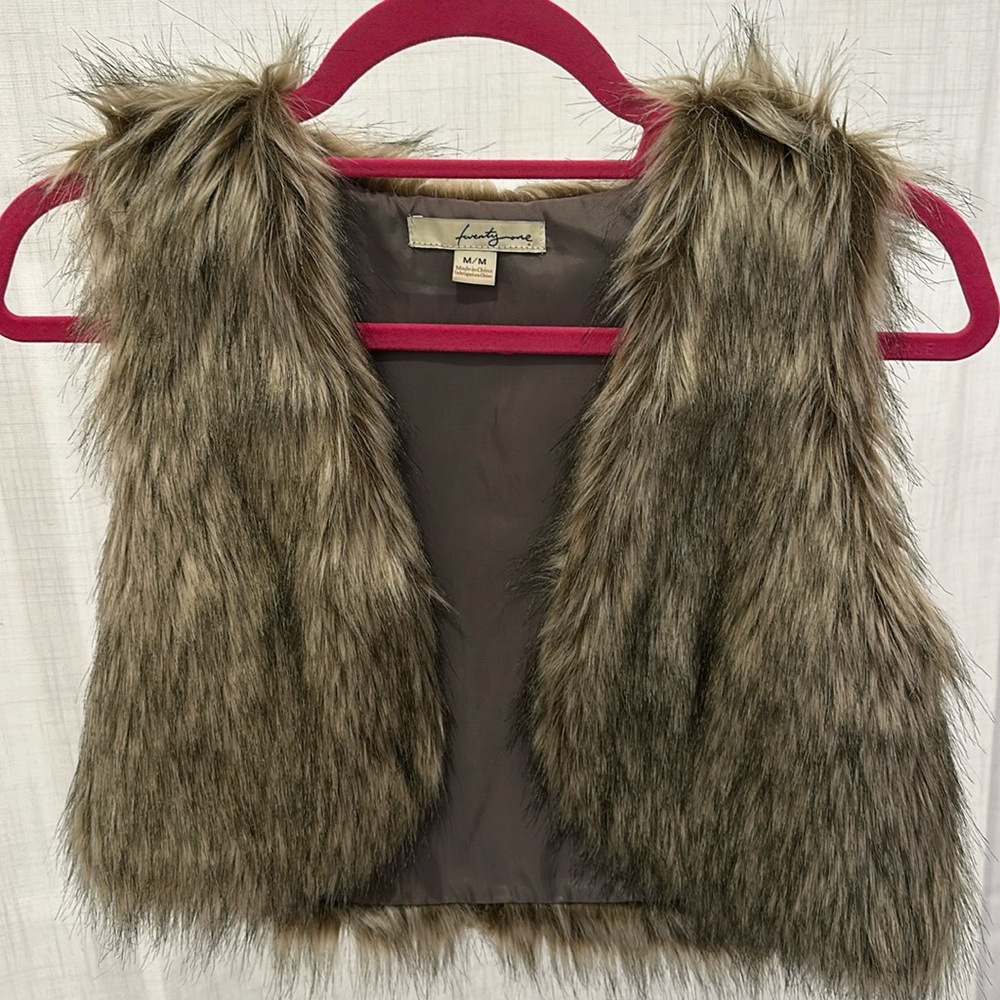 Forever 21 Faux fur crop vest